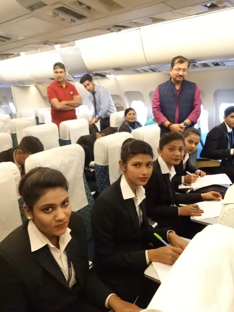 Cabin crew image 18